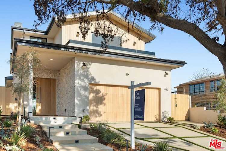 Modern new construction home in Pacific Palisades